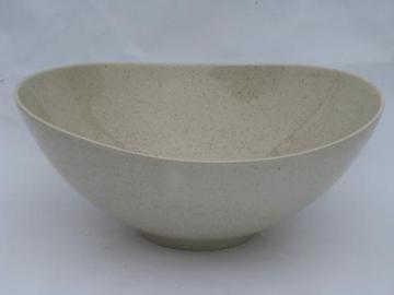 catalog photo of Red Wing vintage pottery, huge bowl, Bob White tan