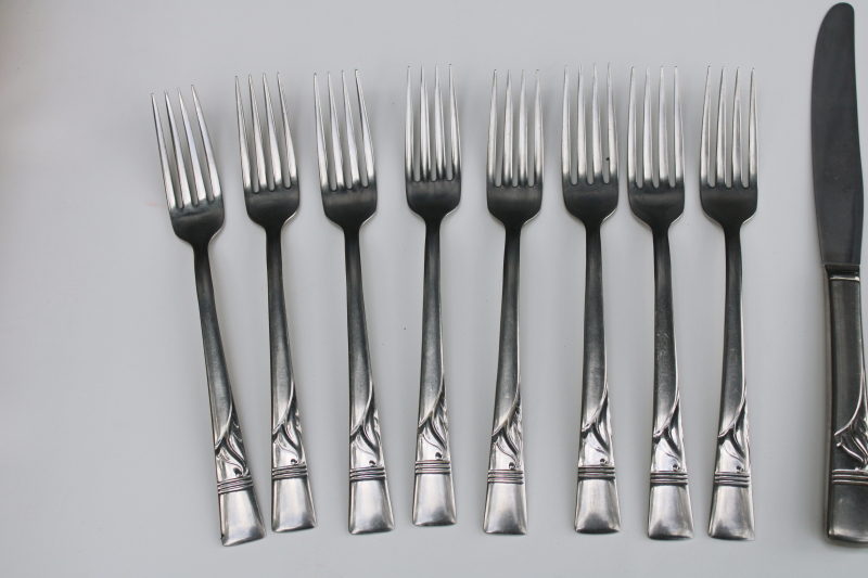 photo of Rogers Cutlery Co USA stainless flatware pattern INS112, set of 8 dinner forks & knives deco mod curled leaf w/ banded tip #2