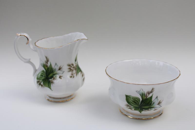 photo of Royal Albert Trillium cream pitcher and open sugar bowl set, 1970s vintage #1