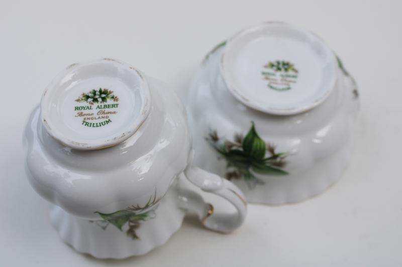 photo of Royal Albert Trillium cream pitcher and open sugar bowl set, 1970s vintage #4