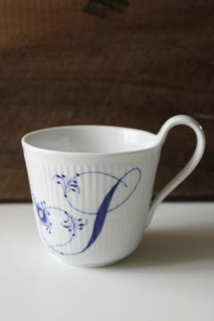 catalog photo of Royal Copenhagen blue & white porcelain high handle mug w/ monogram letter S, alphabet pattern 