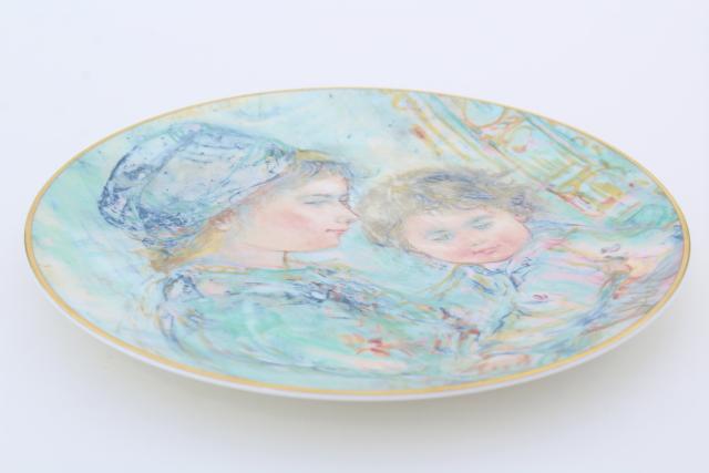 photo of Royal Doulton Colette and Child china plate, 1973 collector's edition #4