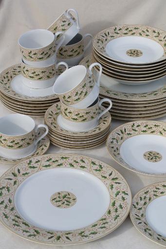 photo of Royal Holly Gibson everyday china Christmas dishes set for 8 w/ holly on tan #1