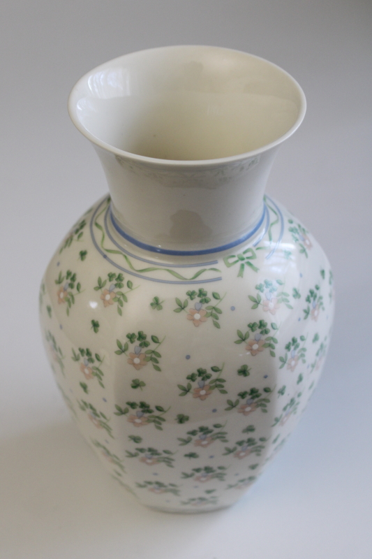 photo of Royal Tara Ireland, Laura pattern vase vintage chintz floral bone china  #1