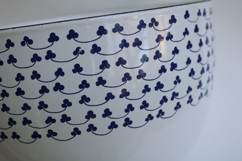 photo of Scandinavian modern vintage Finland Arabia enamelware metal bowl, blue clover on white  #4