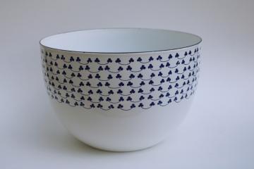 Scandinavian modern vintage Finland Arabia enamelware metal bowl, blue clover on white 