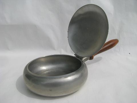 photo of Stieff pewter vintage Williamsburg reproduction covered crumb pan silent butler #2