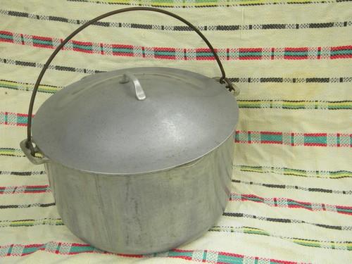 photo of Supermaid 10 quart dutch oven camp kettle, vintage aluminum cookware #1