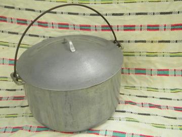 catalog photo of Supermaid 10 quart dutch oven camp kettle, vintage aluminum cookware