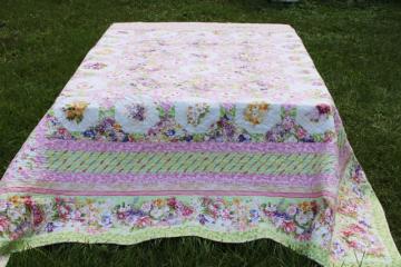 catalog photo of Teddy Bear Quilt Studio Creations full size quilt floral prints cotton patchwork pink & green 