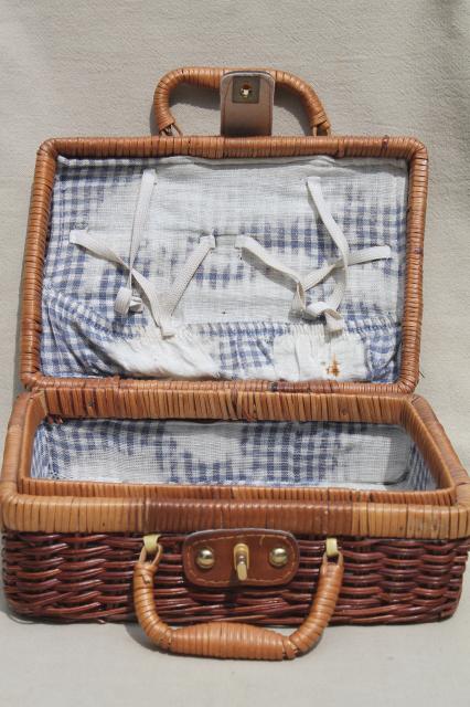 photo of Teddy Bears picnic hamper, toy picnic basket w/ tiny silverware & china tea set doll dishes #7