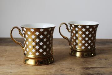 catalog photo of Ten Strawberry Street metallic gold gingham plaid ceramic mugs, vintage 1990s style holiday 