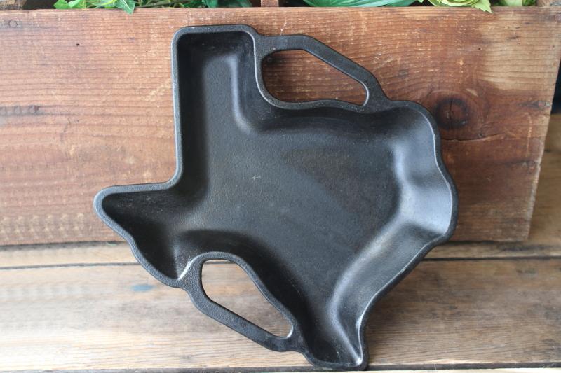photo of Texas shape Cocinaware cast iron pan for baking cornbread or fruit cobbler #3
