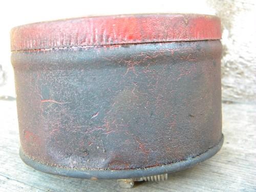 photo of The Superior Cup Grease tin Galena IL, early automobile advertising #5