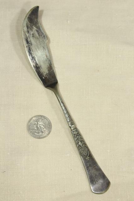 photo of Unique 1880s Reed & Barton art nouveau silver plate master butter knife, marguerite daisies #1