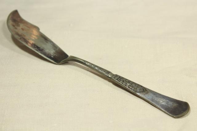 photo of Unique 1880s Reed & Barton art nouveau silver plate master butter knife, marguerite daisies #2