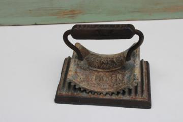 Victorian antique cast iron hand fluter, rocking clothes iron for pressing ruffles, 1860s vintage 