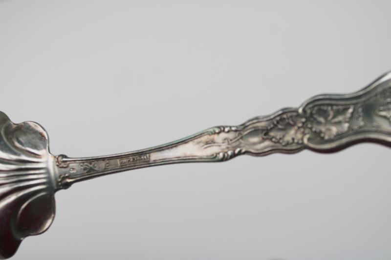 photo of Vineyard grapes ornate antique silver plate berry spoon & butter knife 1906 patent Oneida #3