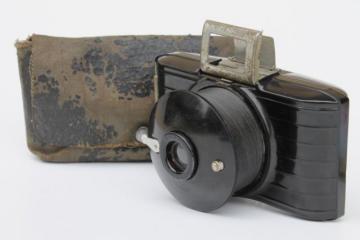 catalog photo of WWII soldier's camera 307th Engineer Battalion, 82nd Airborne Div oilcloth case