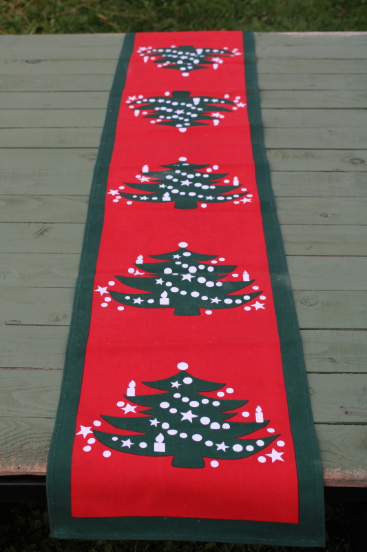 photo of Waechtersbach Christmas Tree pattern print cotton table runner, 1999 vintage Y2K holiday  #1