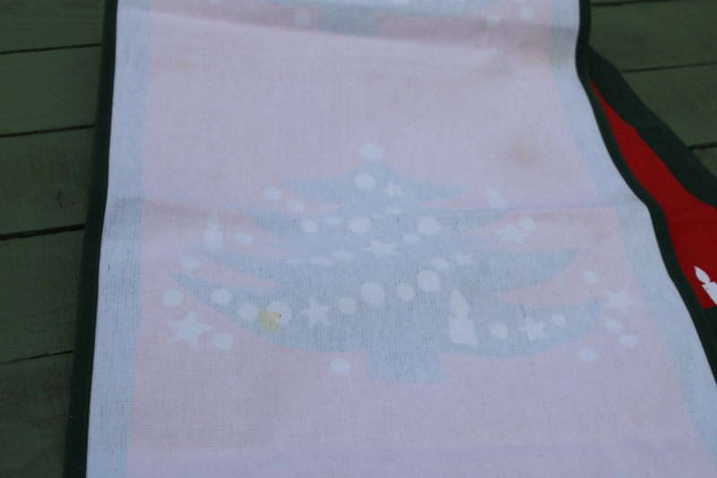 photo of Waechtersbach Christmas Tree pattern print cotton table runner, 1999 vintage Y2K holiday  #5