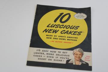 photo of Wartime ration cakes to make Aunt Jennys Spry recipe booklet, WWII vintage cookbook