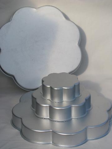 photo of Wilton aluminum tiered wedding cake pans, flower petal shape #1