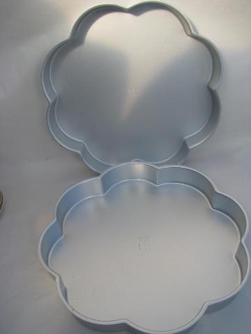 photo of Wilton aluminum tiered wedding cake pans, flower petal shape #3