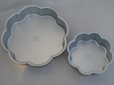 photo of Wilton aluminum tiered wedding cake pans, flower petal shape #5