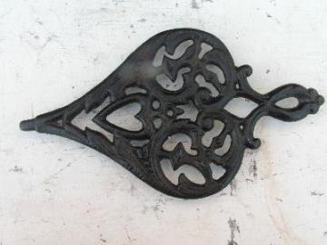 catalog photo of Wilton vintage reproduction, antique iron heart trivet