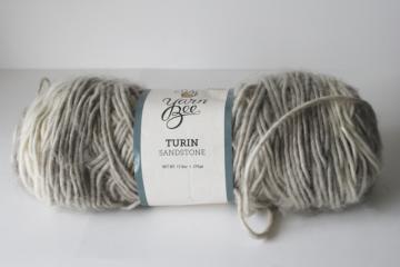 catalog photo of Yarn Bee Turin acrylic blend yarn, sandstone color bulky chunky homespun roving texture 