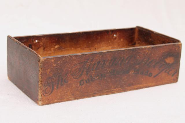 photo of antique 1800s vintage wood cigar box w/ old script lettering advertising Havana cigars #5