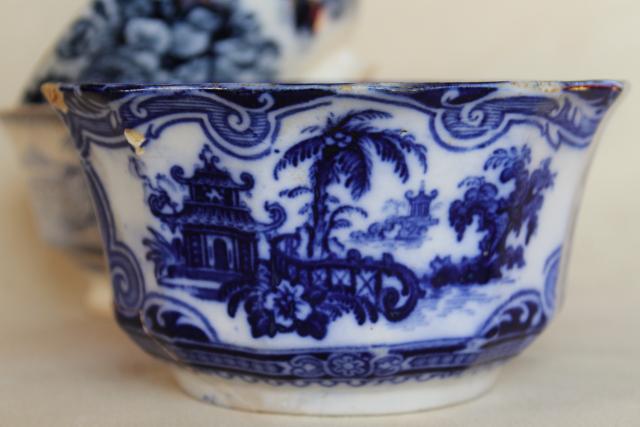 photo of antique 1840s 1850s blue & white china bowls, footed bowl cafe au lait shape #4