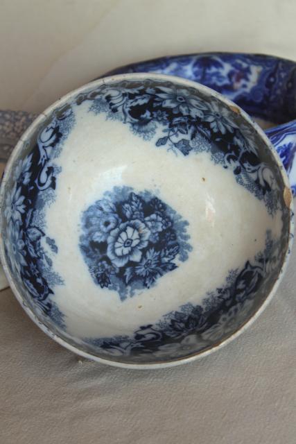 photo of antique 1840s 1850s blue & white china bowls, footed bowl cafe au lait shape #16