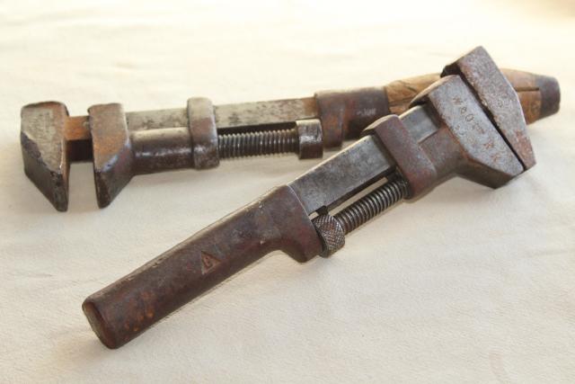 photo of antique Coes monkey wrenches, vintage Billings railroad wrench W&OI RR 1800s patent #4