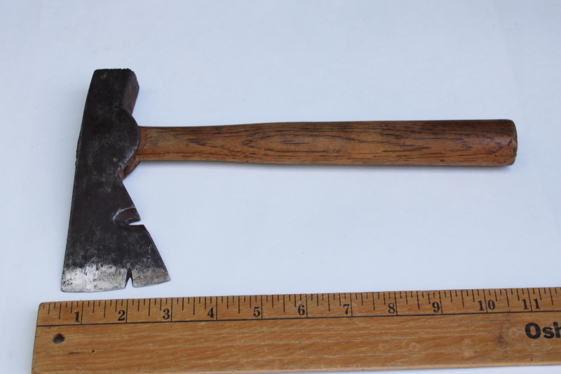 photo of antique H L Mussmann carpenter's hatchet, roofer's shingle splitting hatchet nail pulling tool  #1