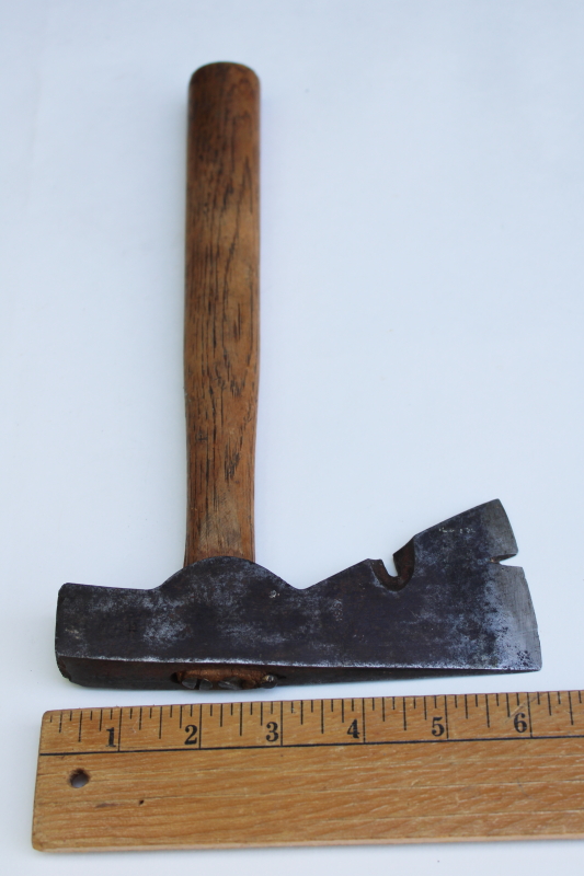 photo of antique H L Mussmann carpenter's hatchet, roofer's shingle splitting hatchet nail pulling tool  #2