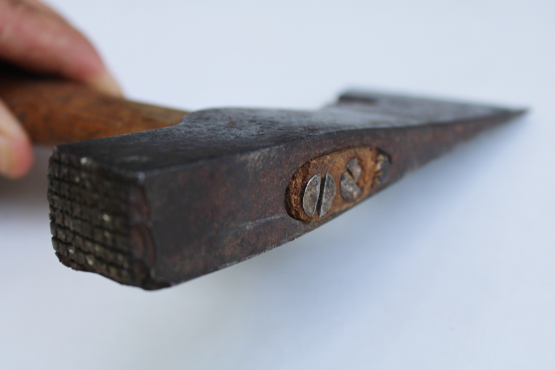 photo of antique H L Mussmann carpenter's hatchet, roofer's shingle splitting hatchet nail pulling tool  #3