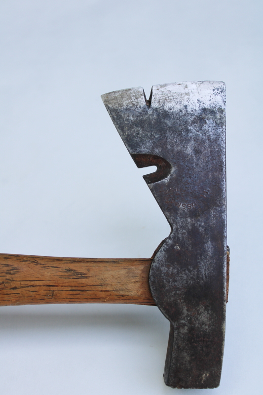 photo of antique H L Mussmann carpenter's hatchet, roofer's shingle splitting hatchet nail pulling tool  #4