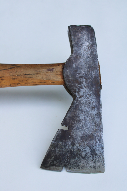 photo of antique H L Mussmann carpenter's hatchet, roofer's shingle splitting hatchet nail pulling tool  #5
