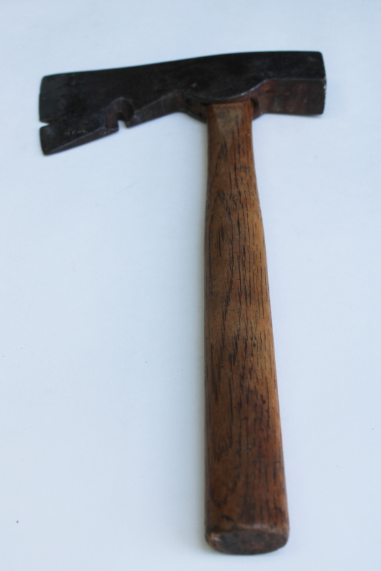 photo of antique H L Mussmann carpenter's hatchet, roofer's shingle splitting hatchet nail pulling tool  #7