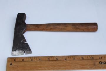catalog photo of antique H L Mussmann carpenter's hatchet, roofer's shingle splitting hatchet nail pulling tool 