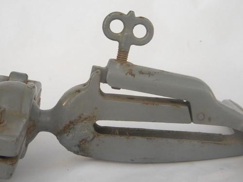 photo of antique Henry Disston & Sons 1800s adjustable saw vise for sharpening saws #3