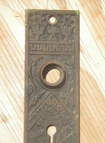 photo of antique Victorian Arts & Crafts bronze/brass door knob escutcheon plate #2