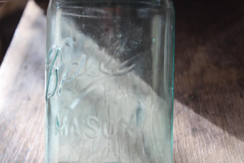 photo of antique aqua blue glass pint size jar Ball Mason with 3L script lettering #2