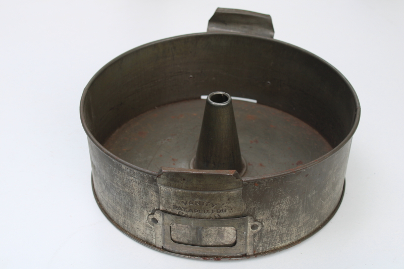 photo of antique baking pan for angel food cake, Vanity embossed tin ring mold early 1900s vintage #1