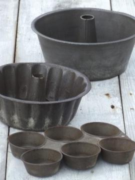 catalog photo of antique baking tins, primitive old tinned steel cake molds & muffin pan