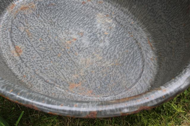 photo of antique enamelware bathtub or foot bath, grey spatter graniteware enamel huge dish wash pan #5