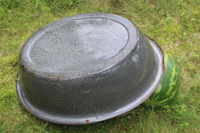 photo of antique enamelware bathtub or foot bath, grey spatter graniteware enamel huge dish wash pan #8