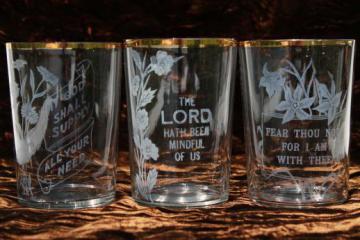 catalog photo of antique glass tumblers with Bible verses for grace, early 1900s vintage drinking glasses